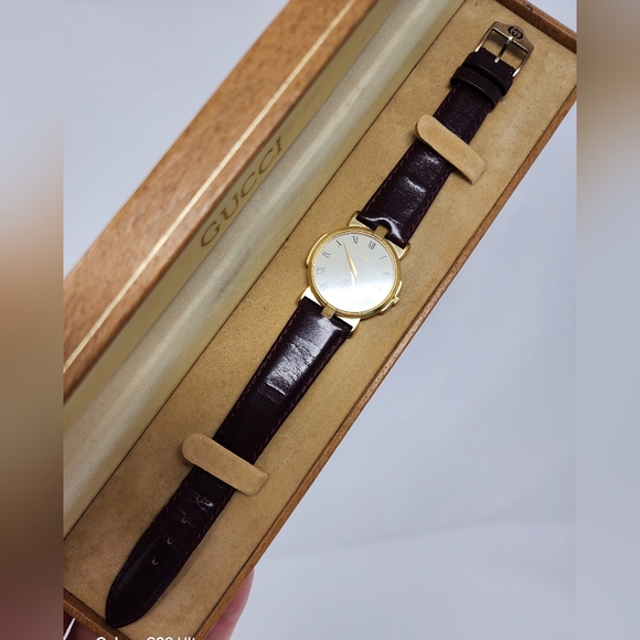 Gucci Men's Vintage Watch with Box - Picture 10 of 12